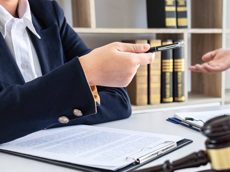 上海遗产律师视角：农村房遗产继承的复杂脉络与解决之道