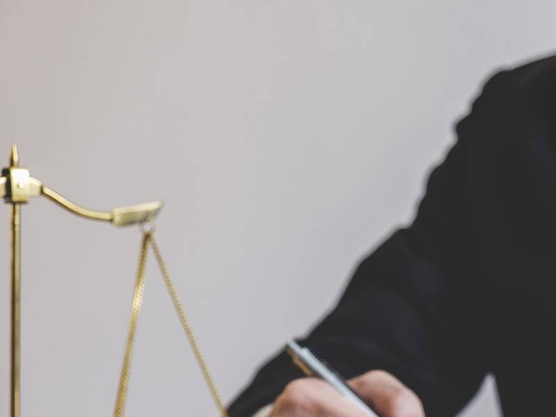 上海遗产继承律师解析：房屋遗产继承费用的计算奥秘