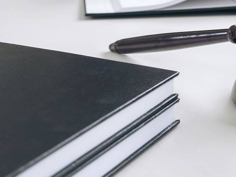 上海遗产继承律师解析：父母遗产配偶能否获得之法律探秘